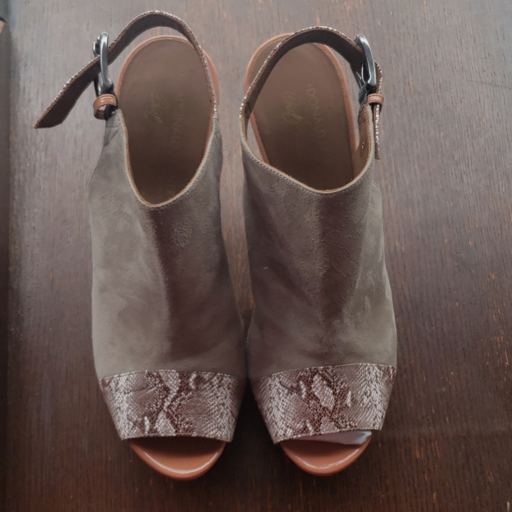 DONALD PLINER SUEDE PLATFORM HEELS